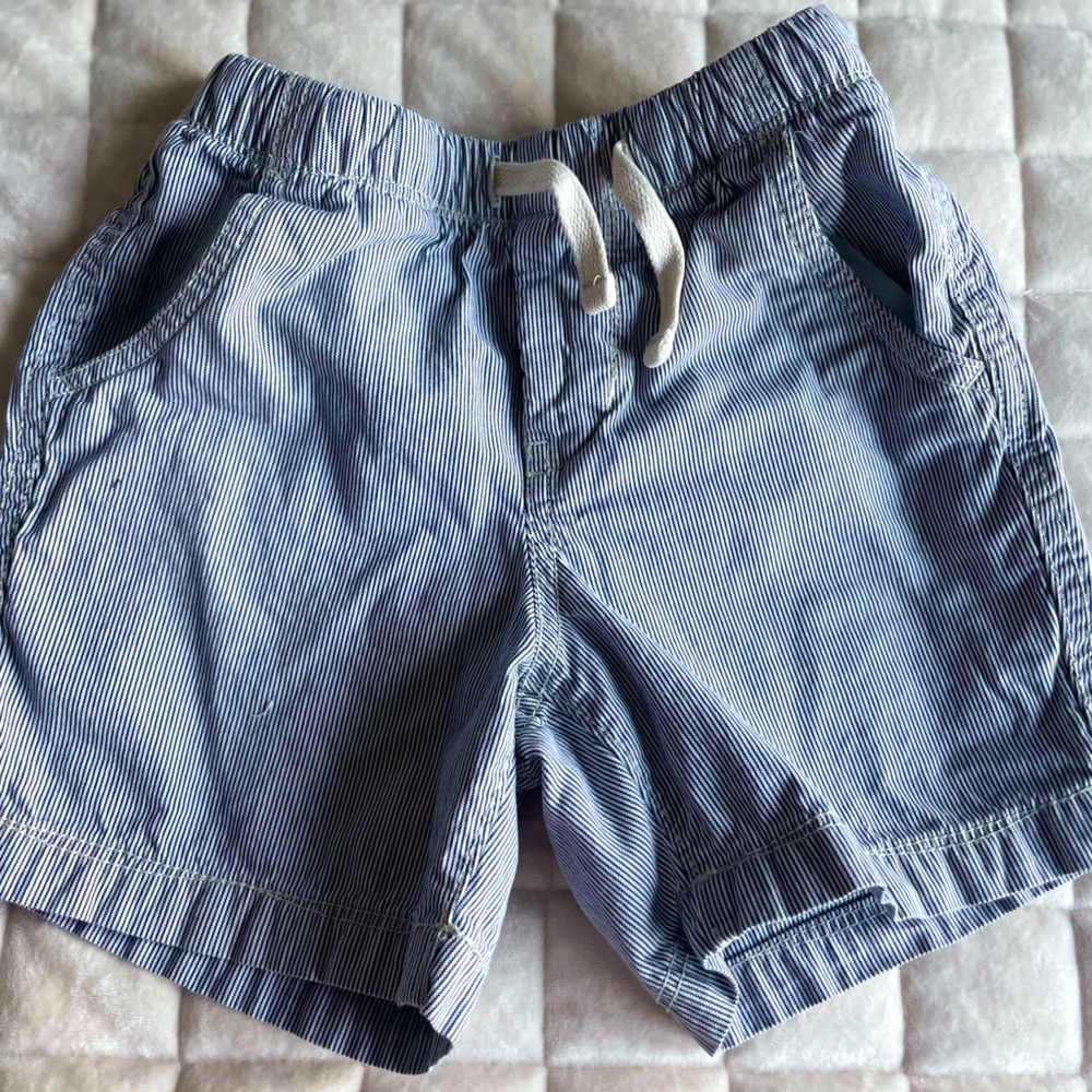 5/$15 Closet Sale! Baby Gap 3T Boys Blue and White Striped Shorts